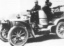 Arrivée au Maroc de la « mitrailleuse automobile » Panhard du capitaine Genty