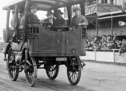 AMÉDÉE BOLLÉE MADE 230 KM WITH L'OBÉISSANTE TO GO FROM LE MANS TO PARIS, IN 18 HOURS