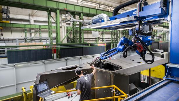 Nouveau robot soudeur de l'usine de Garchizy